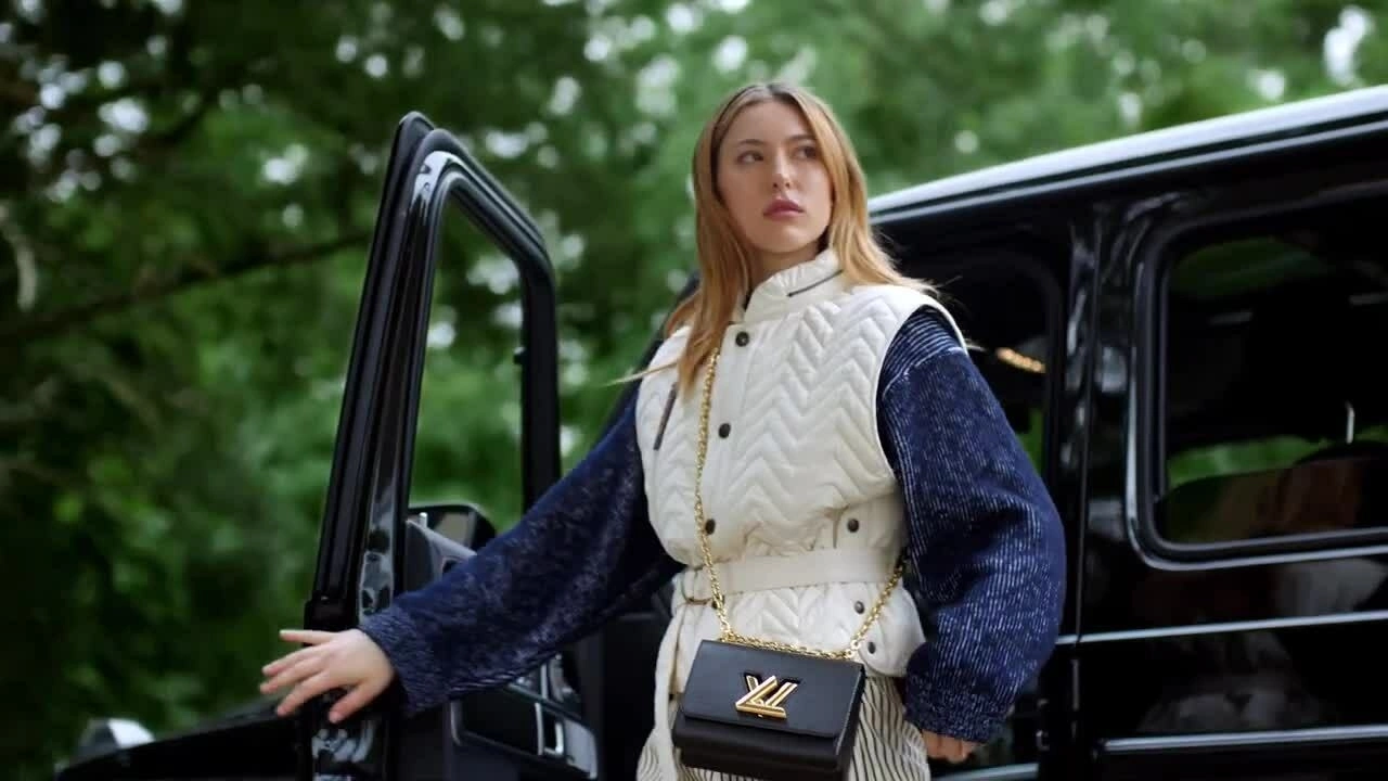 Eve Jobs làm mẫu cho Louis Vuitton. Video: LV