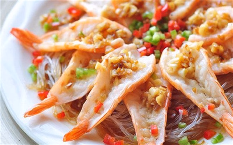 Cụ bà 105 tuổi tiết lộ bí quyết sống thọ nhờ ăn tỏi hàng ngày Tôm tươi hấp tỏi.