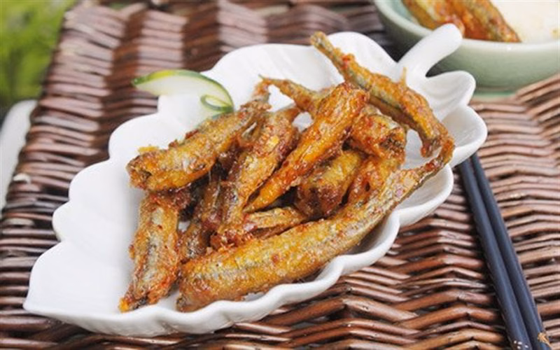 Cụ bà 105 tuổi tiết lộ bí quyết sống thọ nhờ ăn tỏi hàng ngày Cá cơm chiên tỏi.