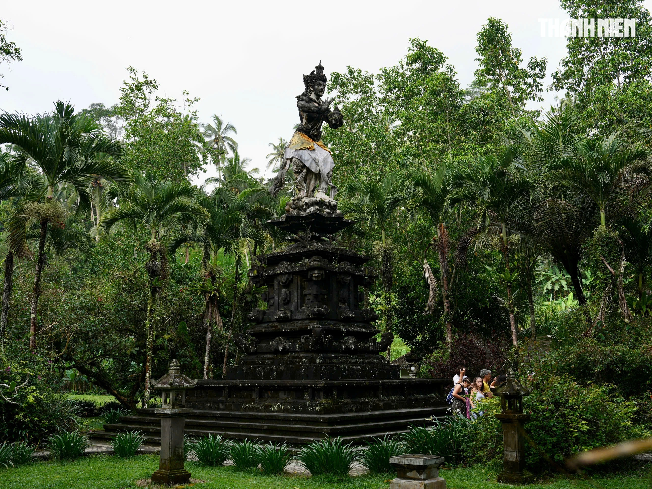 Đền Tirta Empul không chỉ là một công trình tôn giáo, mà còn là tác phẩm nghệ thuật sống động phản ánh đức tin, mỹ học và triết lý tâm linh của người Bali trong từng chi tiết kiến trúc