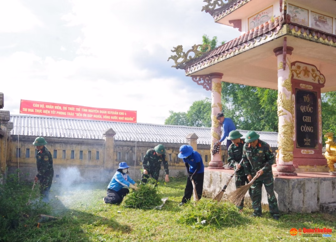 Đoàn Kinh tế – Quốc phòng 92 tri ân và chăm sóc gia đình chính sách tại Huế
Cán bộ, nhân viên, TTTTN thăm tặng quà gia đình chính sách trên địa bàn. Ảnh Phan Thắng.