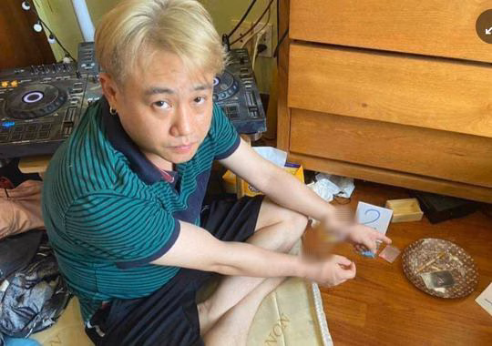 Hai diễn viên bị khởi tố vì liên quan ma túy Diễn viên Hữu Tín khi bị bắt.