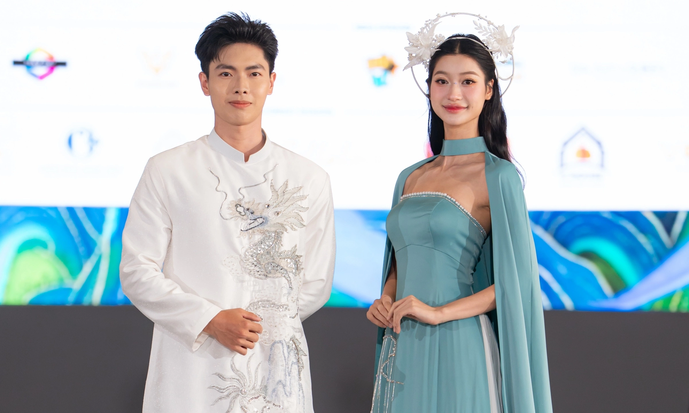 Hoa hậu và người đẹp tôn vinh áo dài tại lễ hội di sản Người có gương mặt đẹp nhất Hoa hậu Hoàn vũ Việt Nam 2025 catwalk.