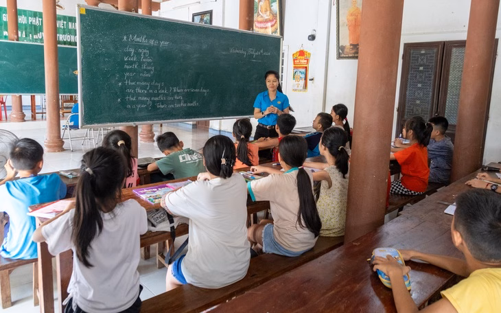 Lớp học hè miễn phí cho trẻ em nghèo với “giảng viên” đặc biệt Chung tay dạy tiếng Anh, diễn xuất miễn phí, ươm mầm trẻ em miệt vườn Vĩnh Long - Ảnh 5.