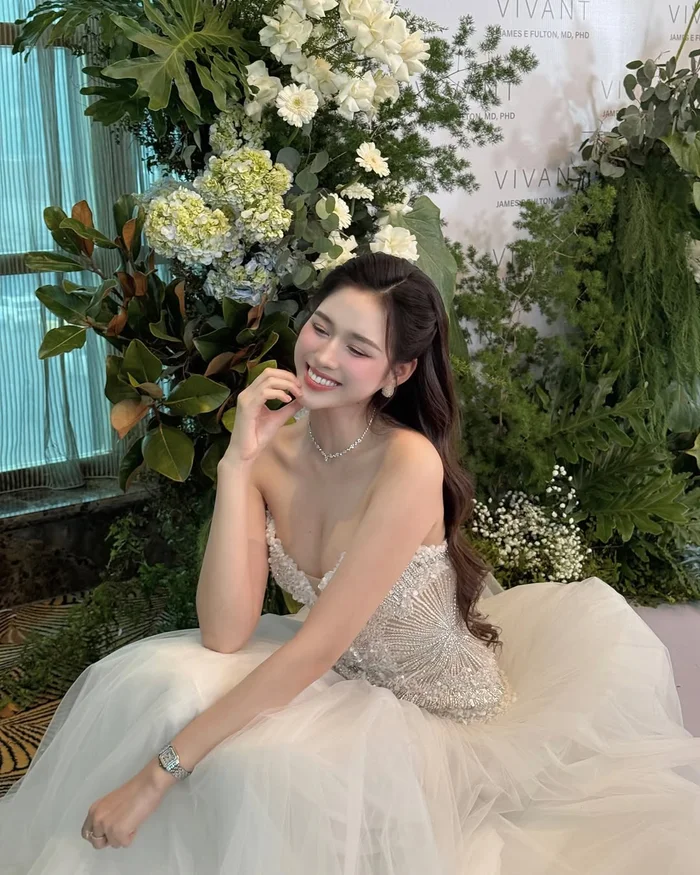 Nếu đây là giai đoạn chuyển mình từ hoa hậu Gen Z sang biểu tượng người phụ nữ trưởng thành, đảm đang, thì Đỗ Thị Hà đang làm điều đó một cách thuyết phục và tinh tế.