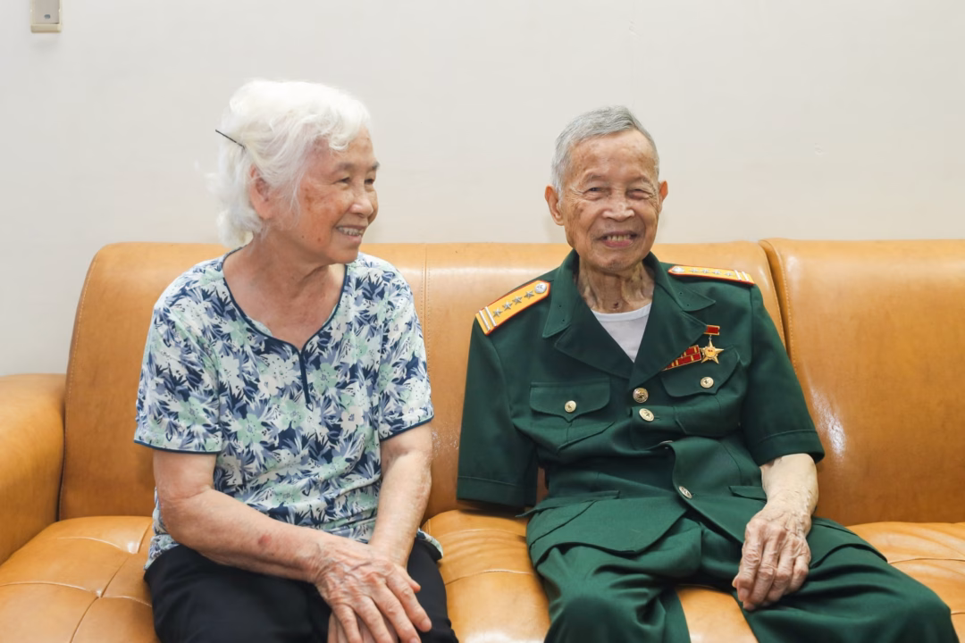 Petrovietnam tri ân Anh hùng La Văn Cầu và các nạn nhân chất độc da cam Petrovietnam thăm hỏi, tri ân Anh hùng LLVT La Văn Cầu và Hội nạn nhân chất độc da cam