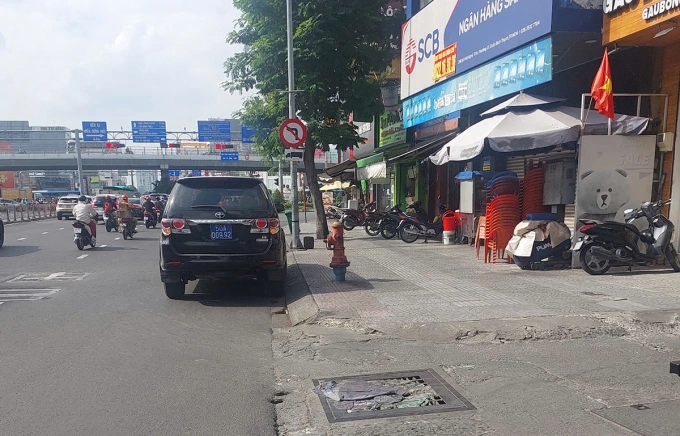 Phát hiện thi thể trong valy, công an tạm giữ một nghi can Nhiều lực lượng tham gia truy bắt nghi can, đã tạm giữ một người. Ảnh: Nhật Vy