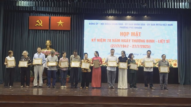 Trong dịp 27/7 này, phường đã vận động các cơ quan, ban ngành, đoàn thể ủng hộ Quỹ Đền ơn đáp nghĩa với tổng số tiền hơn 93 triệu đồng