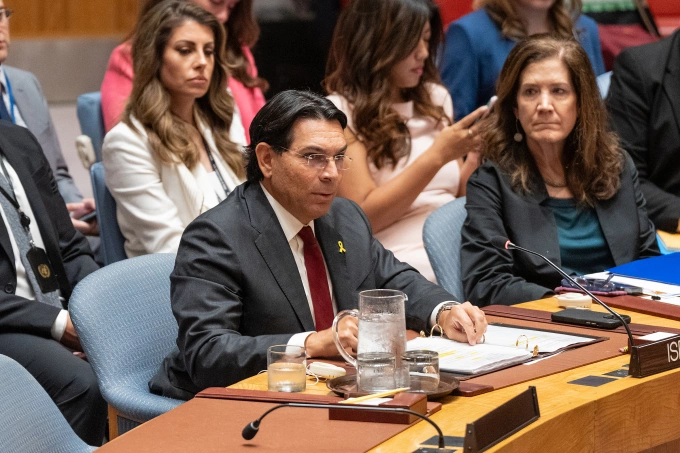 Đại sứ Israel Danny Danon (cà vạt đỏ) tại cuộc họp của Hội đồng Bảo an Liên Hợp Quốc ngày 23/7. Ảnh: