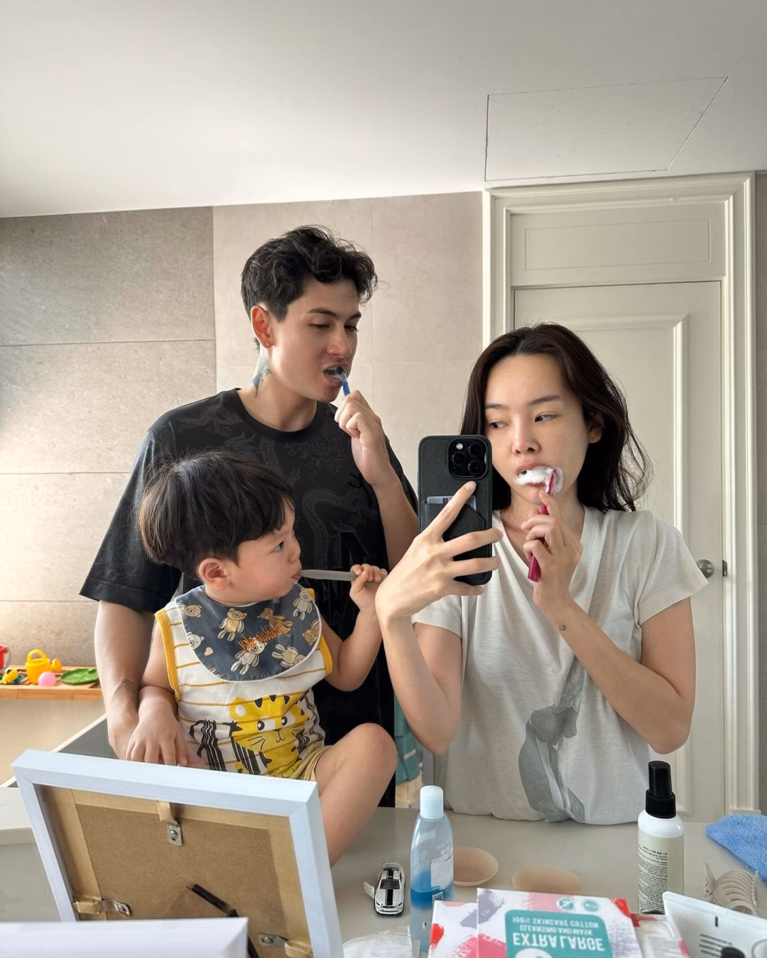 Tự tin tỏa sáng: Phụ nữ không cần hy sinh bản thân để hạnh phúc Khoảnh khắc đời thường đáng yêu của gia đình hot mom