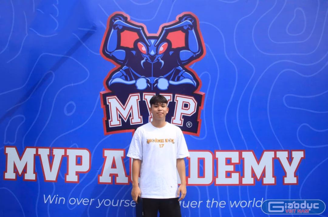 U18 nam GMB League 2025: Đội bóng rổ Nguyễn Trãi thắng nghẹt thở THPT Kim Liên 24-22 Huấn luyện viên Nguyễn Hoàng Sơn - đội bóng rổ Trường Trung học phổ thông Nguyễn Trãi.