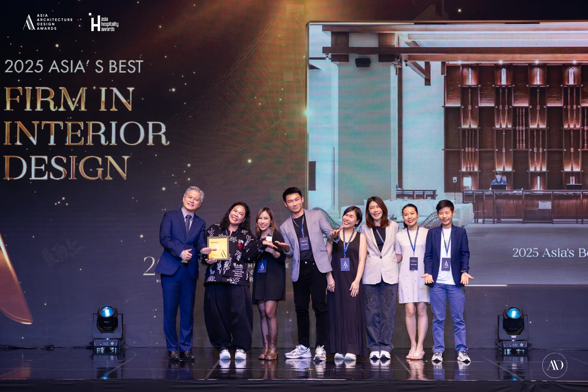 Trong đó, Việt Nam có một số dự án nổi bật như The RIVUS VÀ The CENTRIC của Masterise Group, bộ sưu tập nội thất Đòng Đòng của Landco Corporation, tổ hợp Dhawa Hanoi & The Lakeside Complex của Pacific Thăng Long (Việt Nam), The Luxury House của Cát Mộc Group...