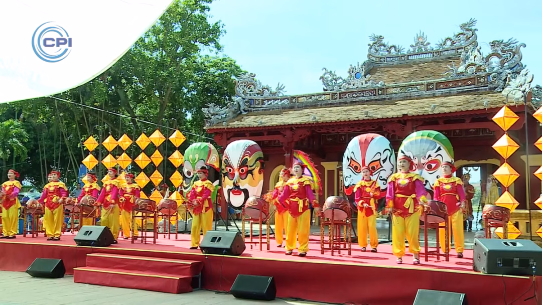 Huế thu hút du lịch trên nền Di sản