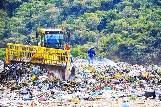 Khánh Hòa đối mặt áp lực rác thải nhựa, siết quản lý và thúc đẩy kinh tế tuần hoàn
