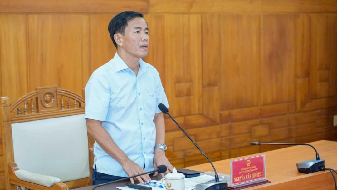 Huế: Dự án ô tô nghìn tỷ sắp vận hành, kỳ vọng tạo việc làm cho hàng nghìn lao động Chủ tịch UBND thành phố Huế Nguyễn Văn Phương phát biểu tại buổi làm việc