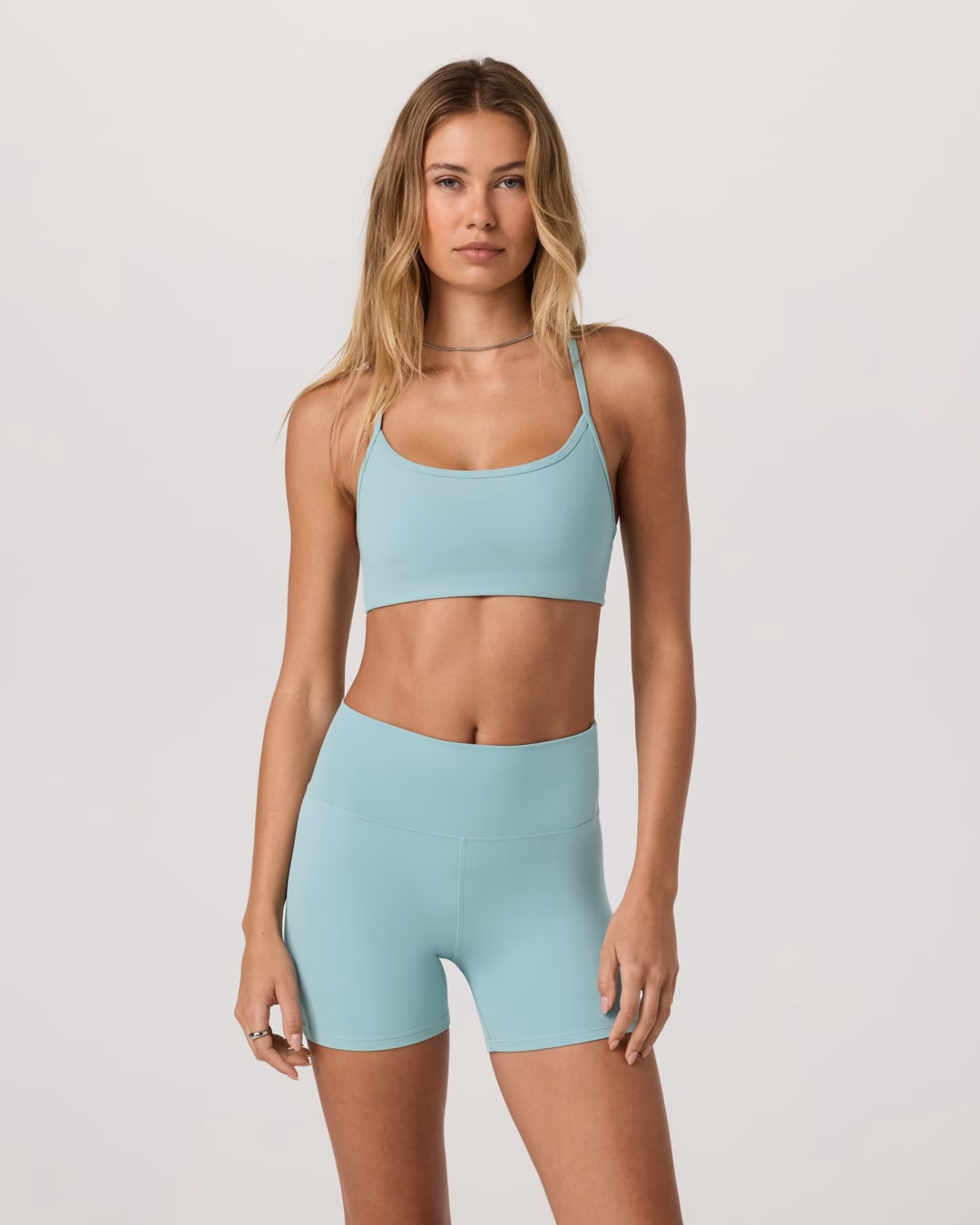 Mỹ phẩm, chăm sóc da và thời trang thể thao dưới 10 USD cho mùa hè Vuori Clothing