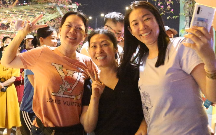 Ngày hội đoàn kết ấm áp tại khu dân cư Phú Định thu hút hàng trăm người dân Sôi động ngày hội khu dân cư đoàn kết - nghĩa tình tại phường Phú Định - Ảnh 12.