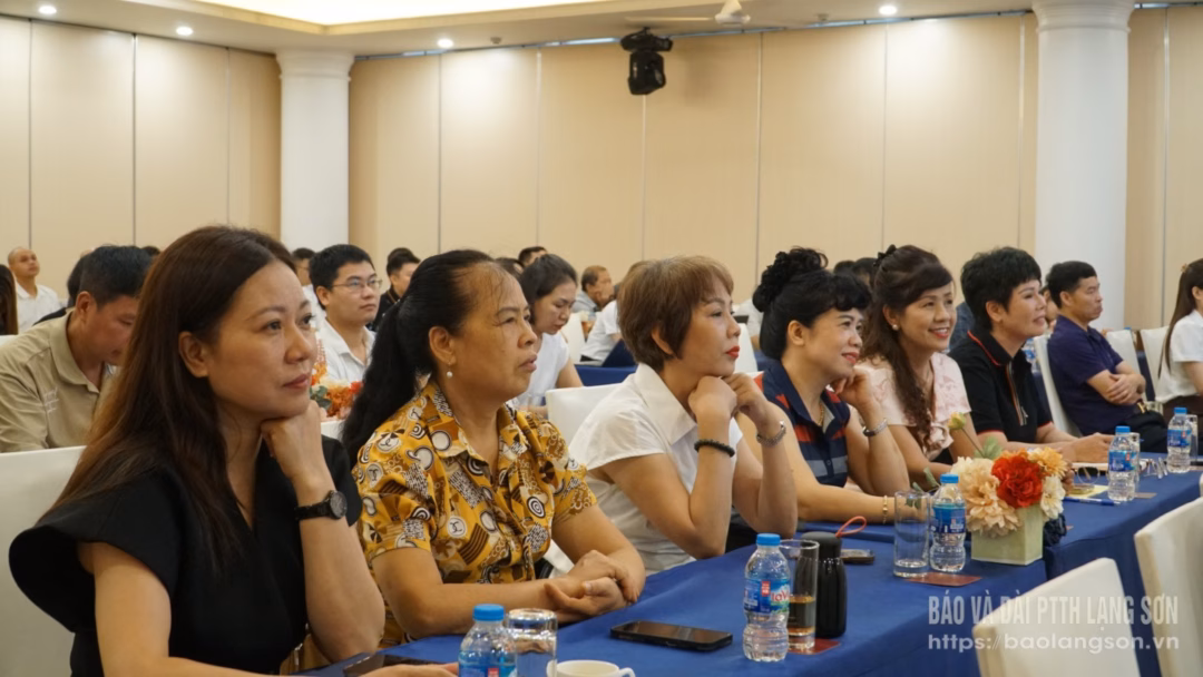 Tập huấn văn hóa doanh nghiệp và phát triển kinh tế tư nhân cho gần 100 đại biểu Các đại biểu dự chương trình tập huấn