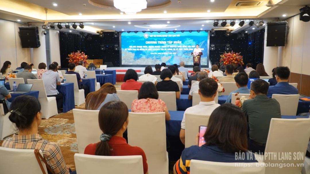 Tập huấn văn hóa doanh nghiệp và phát triển kinh tế tư nhân cho gần 100 đại biểu Giảng viên Hội đồng Lý luận phê bình văn học nghệ thuật Trung ương trao đổi các nội dung trong chương trình tập huấn