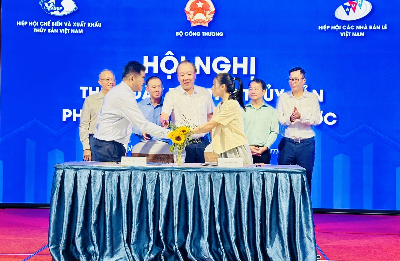 Các nhà cung ứng và doanh nghiệp bán lẻ ký kết hợp tác