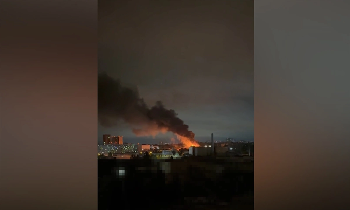Trump chỉ trích Nga về cuộc tập kích ở Kiev và cảnh báo thêm lệnh trừng phạt Tên lửa, UAV Nga tập kích Kiev trong video công bố ngày 31/7. Video: