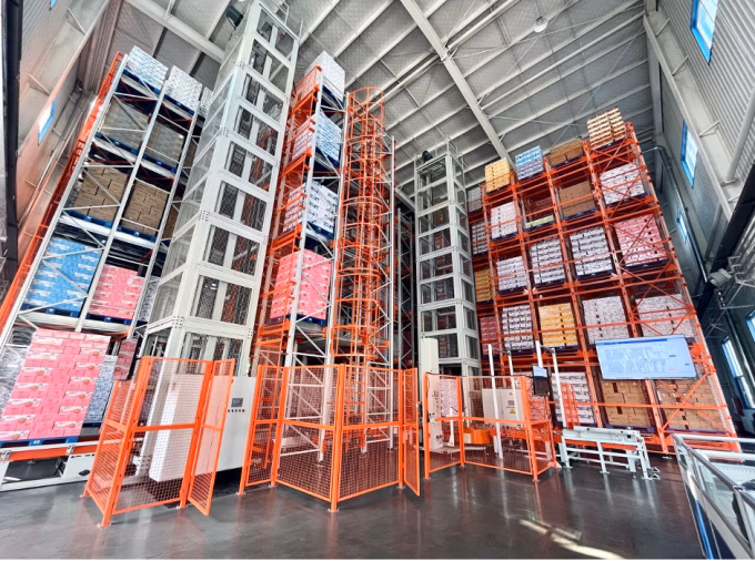 Vinatech Group xuất quân tại triển lãm Logistics Việt Nam 2023 Dự án kệ tự động shuttle four way đã triển khai tại kho phân phối bán lẻ. Ảnh: Vinatech Group