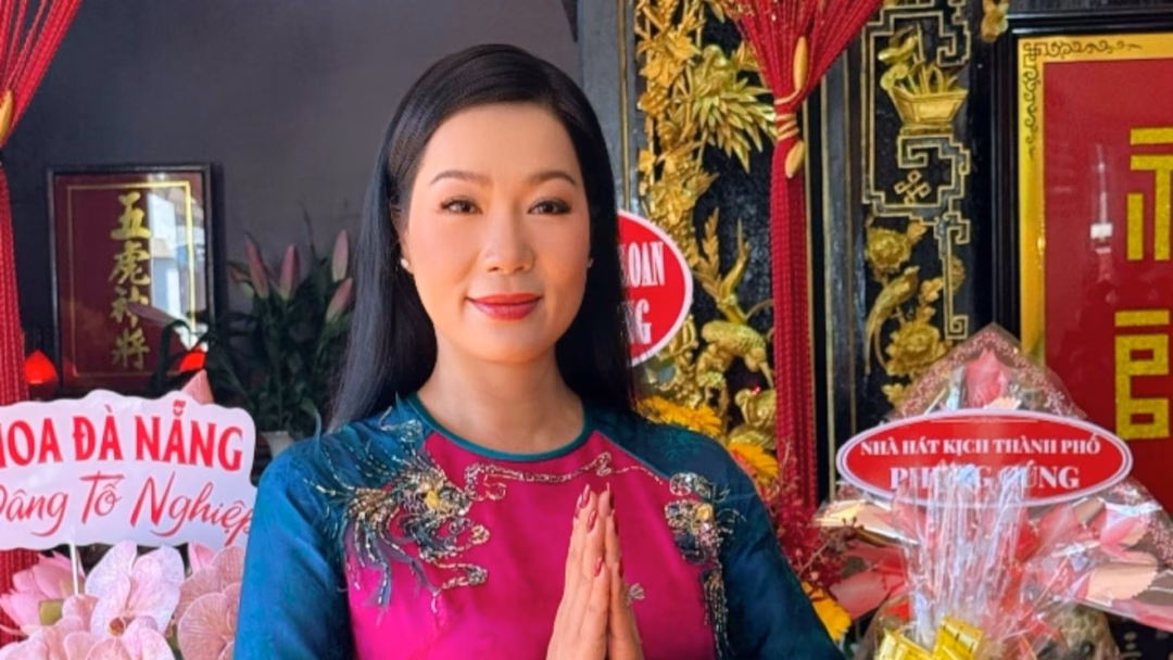 Nghệ sĩ Nhân dân là Phó Chủ tịch dùng toàn bộ tiền cúng lễ cứu trợ đồng bào sau bão Bualoi