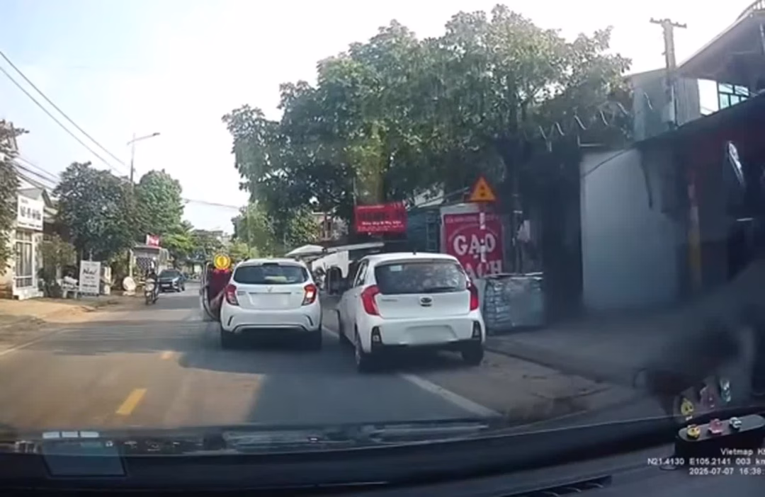 

Nữ tài xế có tình huống xử lý đầy khó hiểu (Video: An toàn giao thông).