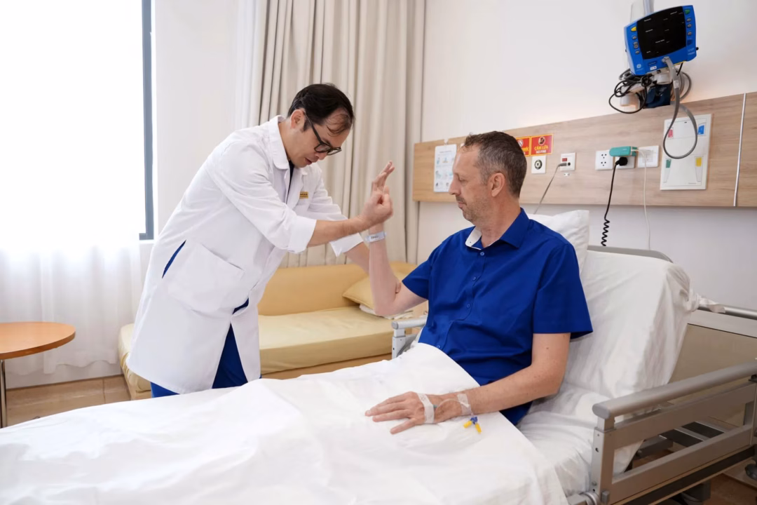 Ê kíp bác sĩ của Bệnh viện Từ Dũ phối hợp với Bệnh viện Nhi đồng 1 (TP.HCM) đã thực hiện thành công ca can thiệp tim bào thai cho một sản phụ người Singapore mang thai 22 tuần tuổi, giúp cứu sống thai nhi mắc dị tật tim bẩm sinh hiếm gặp. Ảnh: Bệnh viện Từ Dũ