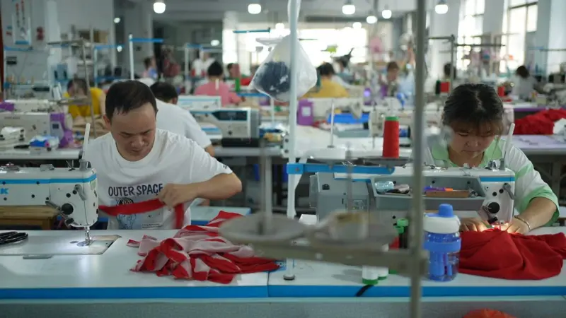 Chụp lại hình ảnh, Công nhân tại một nhà máy của Shein ở Trung Quốc