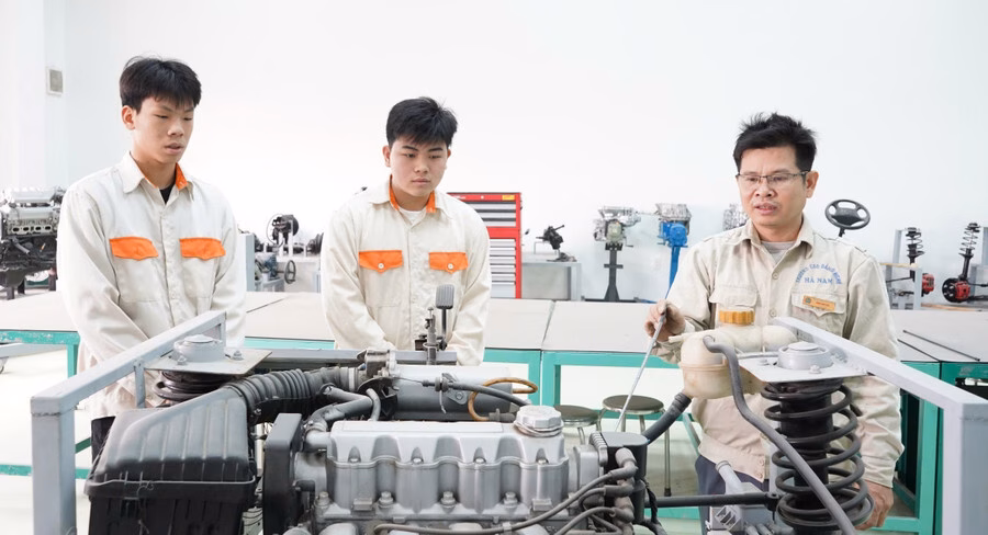 Sinh viên Trường Cao đẳng Kinh tế - Kỹ thuật Bạc Liêu trong Cuộc thi “Giỏi nghề” năm 2025. Ảnh: NTCC