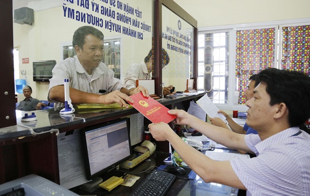 cần phải có cơ chế, chính sách để bảo đảm cán bộ, công chức, viên chức sống được bằng lương. Ảnh minh hoạ: Internet