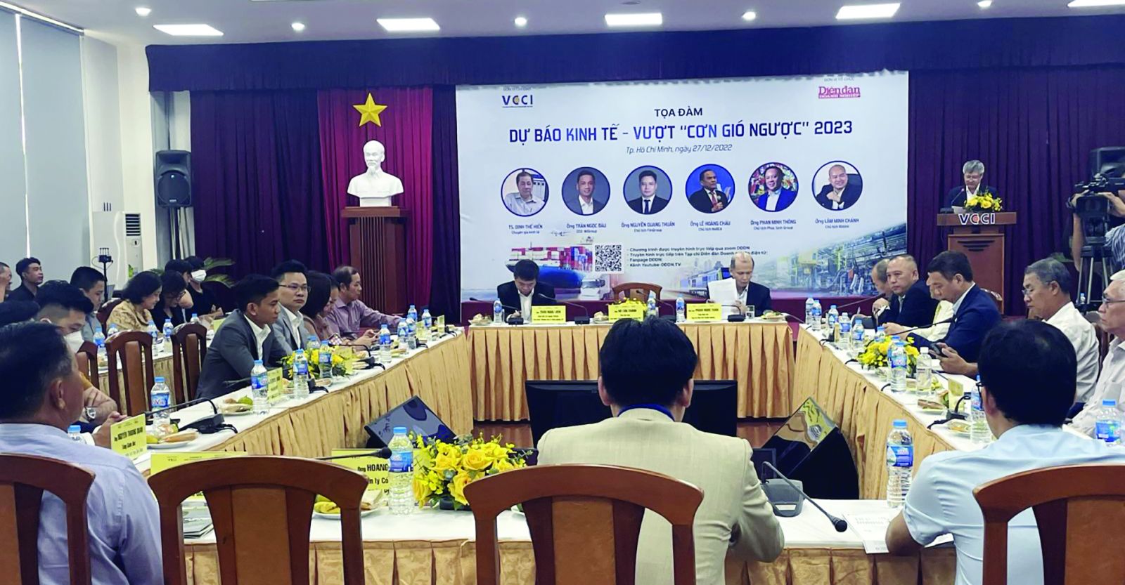 p/Diễn đàn Dự báo kinh tế- Vượt “cơn gió ngược” 2023 do Tạp chí DĐDN tổ chức cuối năm 2022