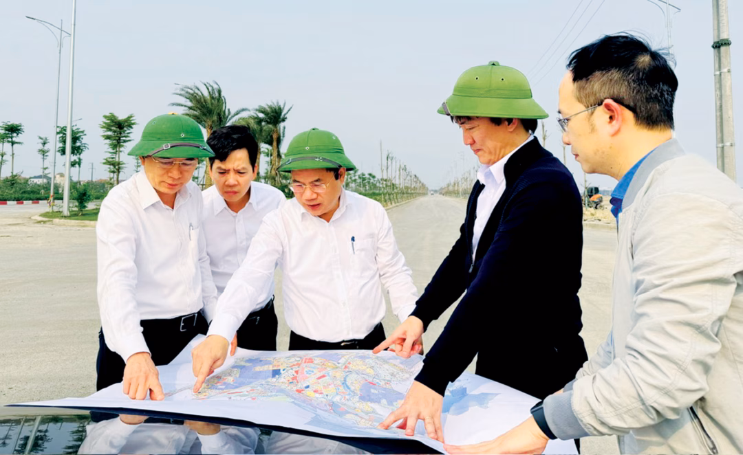 Thứ trưởng Bộ Xây dựng kiểm tra dự án nhà ở xã hội tại Hà Nam Thứ trưởng Bộ Xây dựng kiểm tra dự án nhà ở xã hội tại Hà Nam