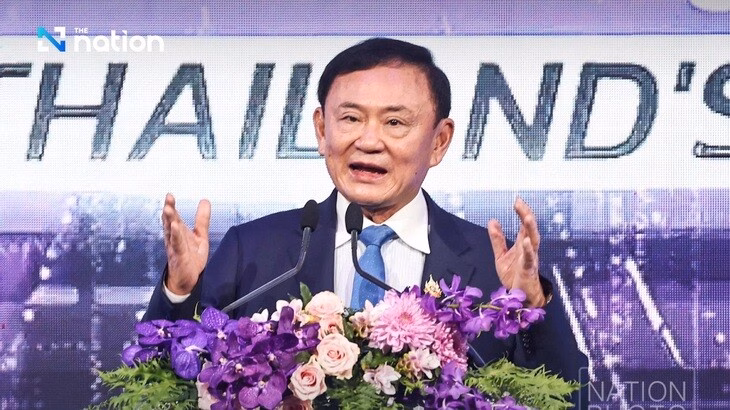Tỷ phú Thái Lan: Đàm phán với ông Trump giảm thuế, gặp nhà đầu tư sau 22-8 Cựu thủ tướng Thái Lan Thaksin Shinawatra và con gái ông Paetongtarn Shinawatra - thủ tướng đang bị đình chỉ - Ảnh: NATION THAILAND