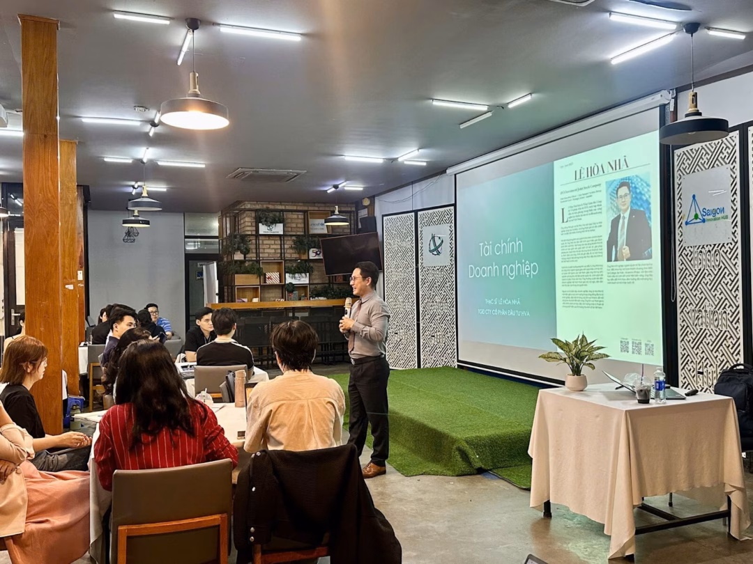 Startup MasterTrack là chương trình đào tạo miễn phí dành cho các startup và doanh nghiệp vừa và nhỏ (SMEs) tại Việt Nam, do SIHUB phối hợp cùng Học viện Kỹ năng VTALK và Hành trình Khởi lửa SFVN tổ chức