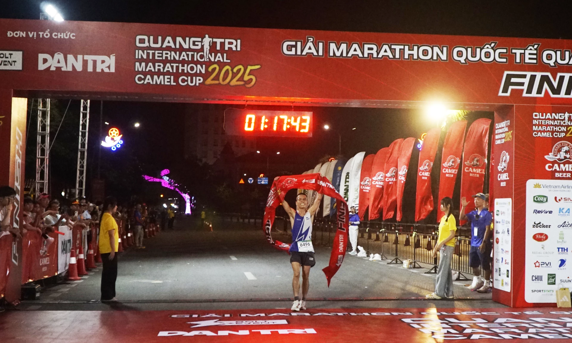 Quảng Trị tổ chức giải marathon quốc tế Phạm Ngọc Hoàng xuất sắc giành giải nhất cự ly 21km tại giải "Quang Tri International Marathon 2025" - Ảnh: M.H