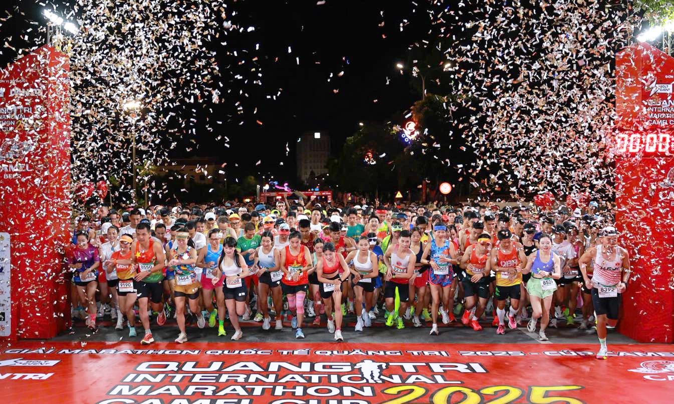 Quảng Trị tổ chức giải marathon quốc tế Không khí sôi động tại vạch xuất phát "Quang Tri International Marathon 2025", nơi quy tụ hơn 3.000 vận động viên trong và ngoài nước - Ảnh: M.H