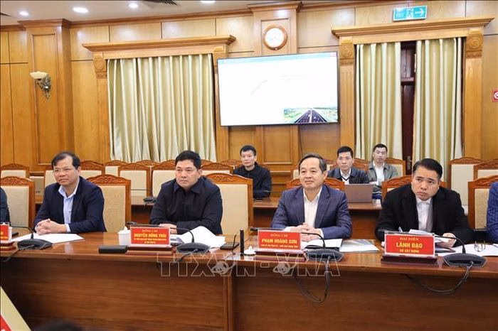 L&atilde;nh đạo Bắc Ninh l&agrave;m việc