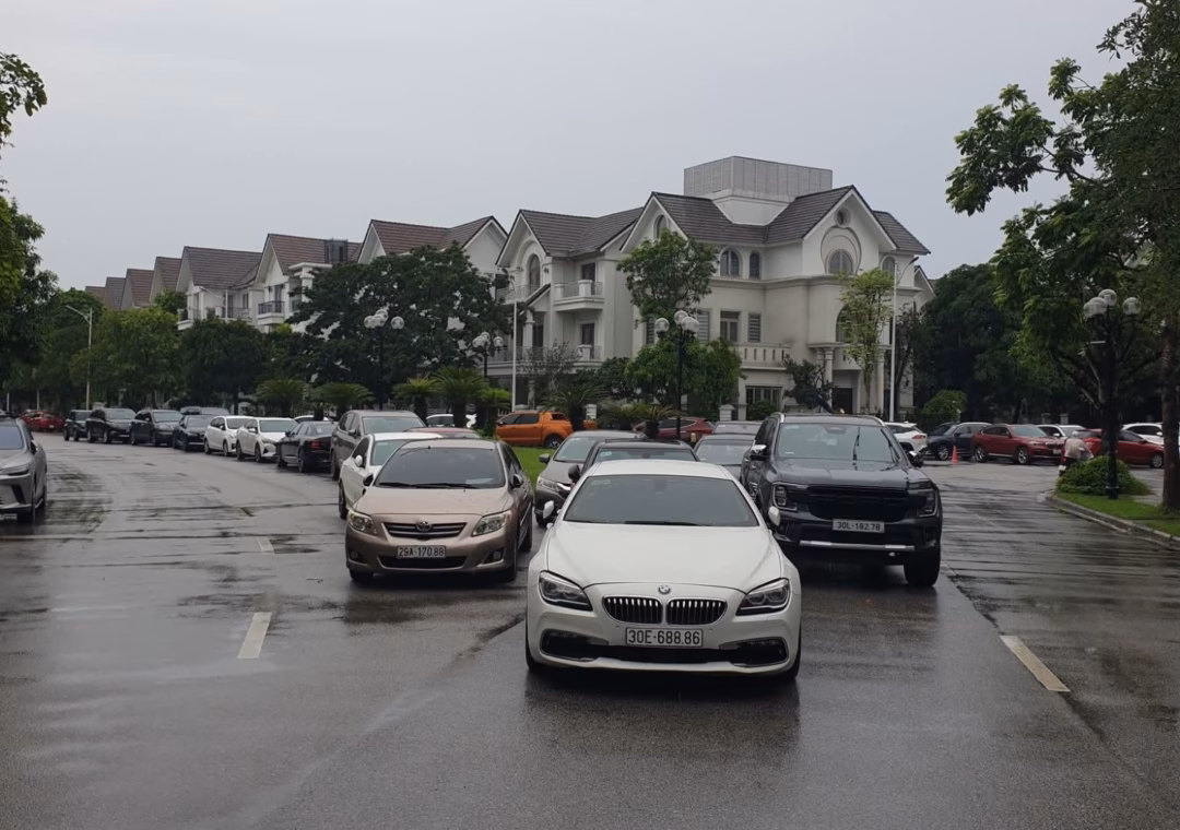 Tại khu đô thị VinHomes Riverside ở Long Biên, Hà Nội. Ảnh: Otofun