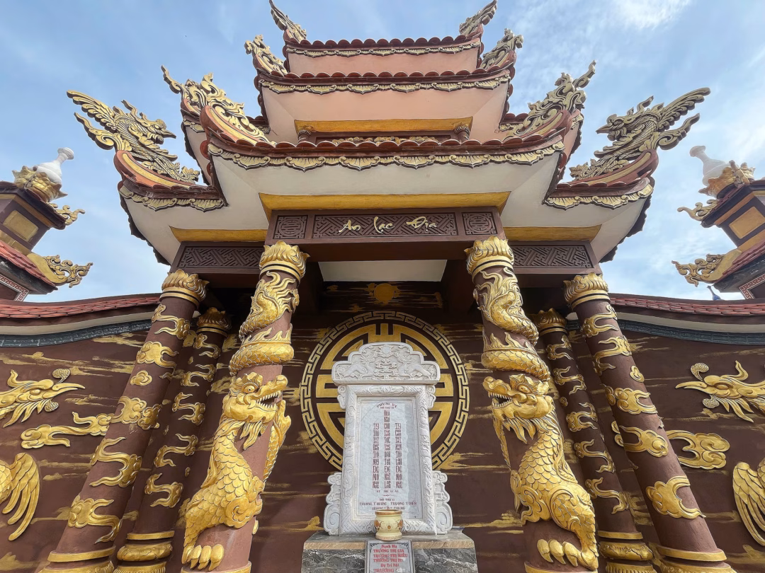 Thành phố lăng mộ độc đáo ở Huế thu hút sự chú ý của thế giới "An lạc địa" - khu vực đặt bia thờ của một ngôi mộ.