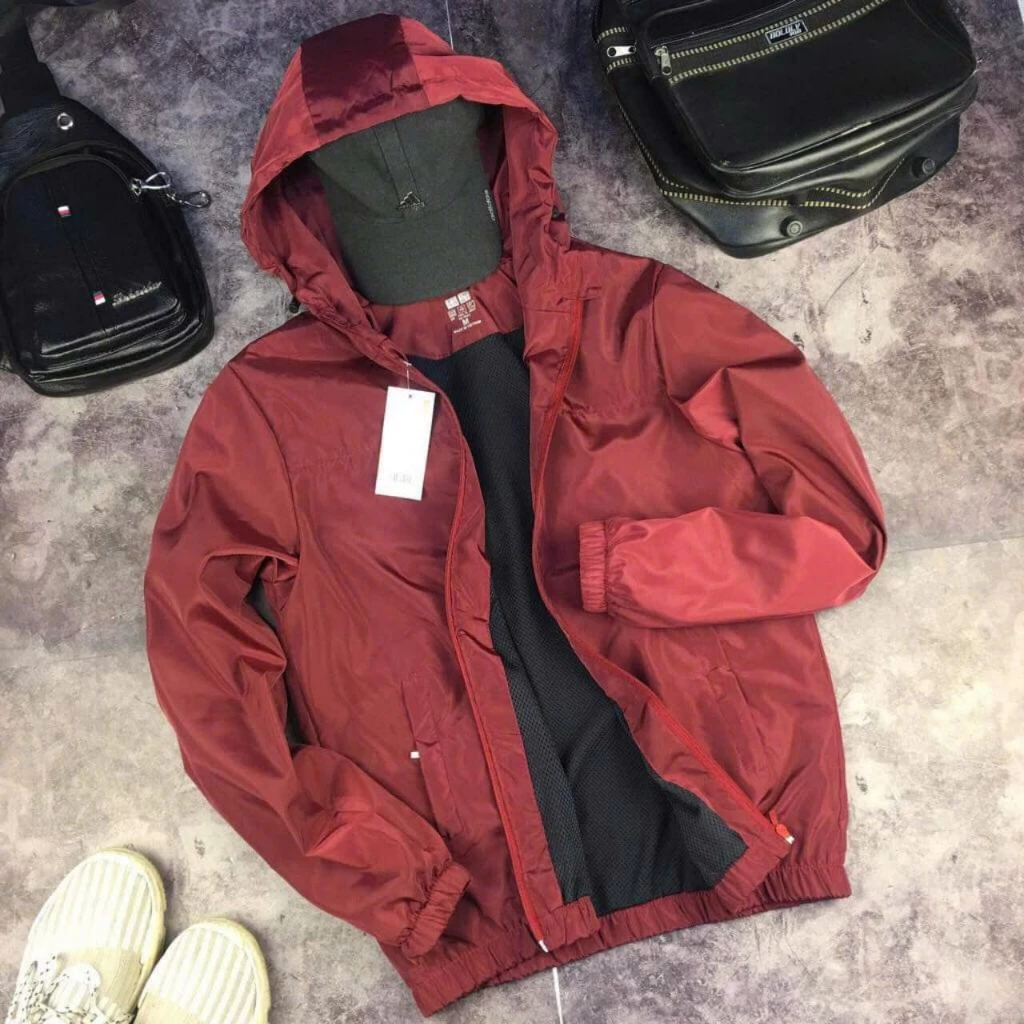 Áo Khoác Gió Có Thực Sự Chống Thấm như Quảng Cáo? Tôi Đã Thử và Cái Kết bất Ngờ