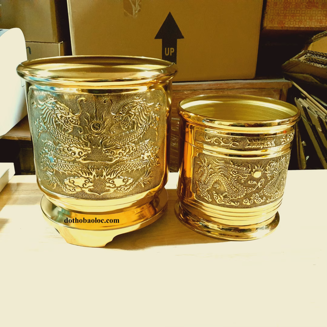 Làm thế nào để chọn ống đựng nhang bằng đồng phù hợp với không gian thờ cúng của bạn?