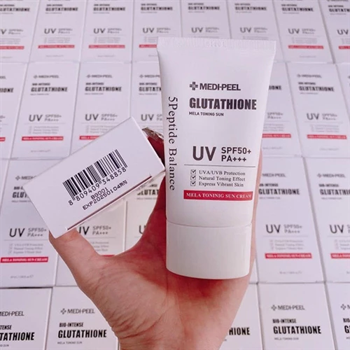 Tôi đã dùng kem chống nắng nâng tone Medi-Peel và đây là điều tôi ước mình biết trước