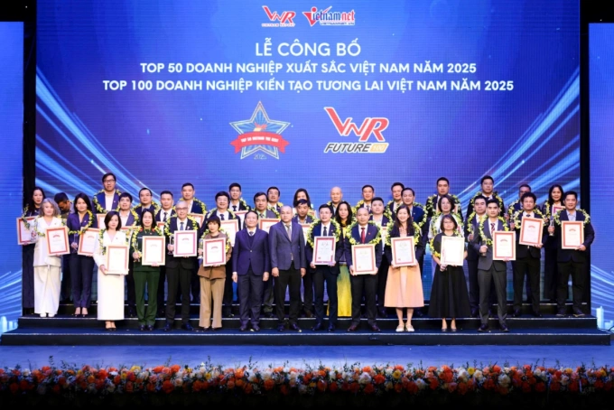 Lễ chụp ảnh lưu niệm Top 50 Doanh nghiệp xuất sắc