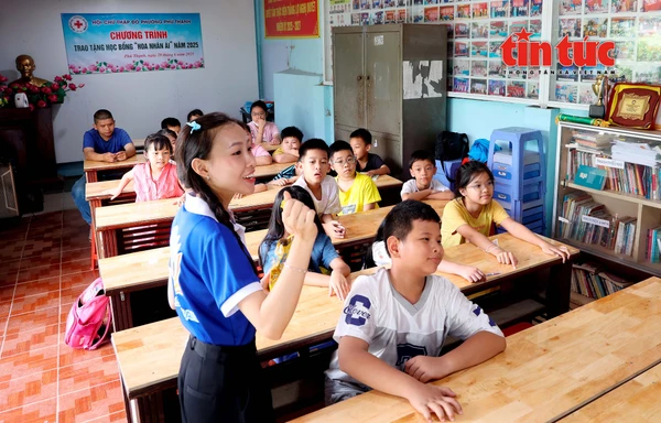 Những người "thầy áo xanh" gieo mầm tri thức