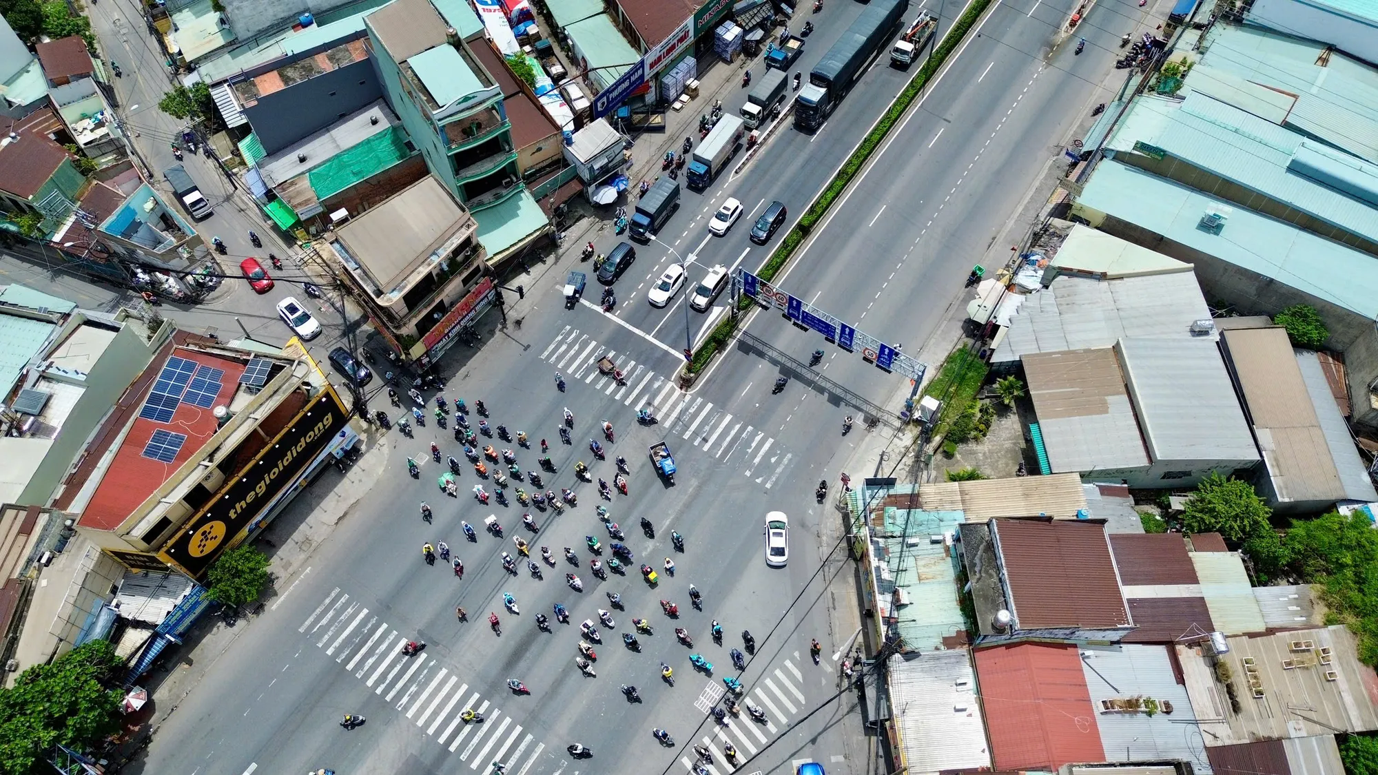 Khởi động dự án nâng cấp nút giao Ngã Tư Đình vào 19-8 Nút giao ngã tư Đình, nối thông với Quốc lộ 1, có mật độ phương tiện đi lại rất lớn. Ảnh: ĐT