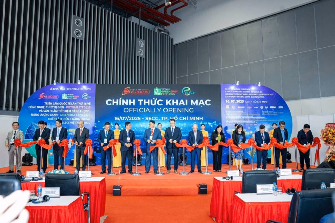 Tập đoàn Điện lực Hàn Quốc quảng bá công nghệ điện tại Việt Nam Ông Ja-Kyun Koo, Chủ tịch Hiệp hội Công nghiệp Thiết bị điện Hàn Quốc phát biểu tại lễ khai mạc