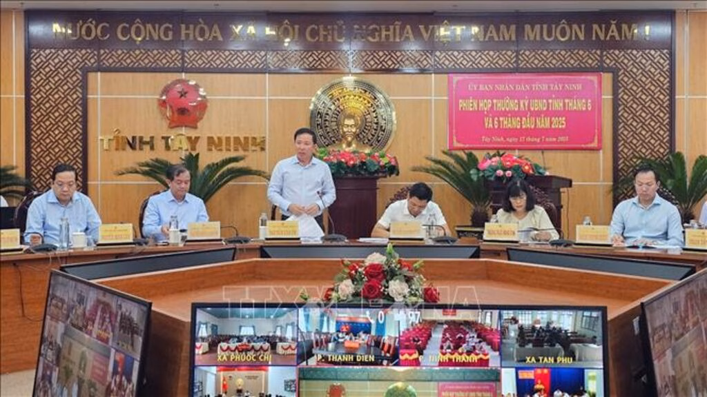 Tây Ninh đặt mục tiêu tăng trưởng kinh tế trên 10%, tập trung giải ngân vốn đầu tư công Toàn cảnh Hội nghị.