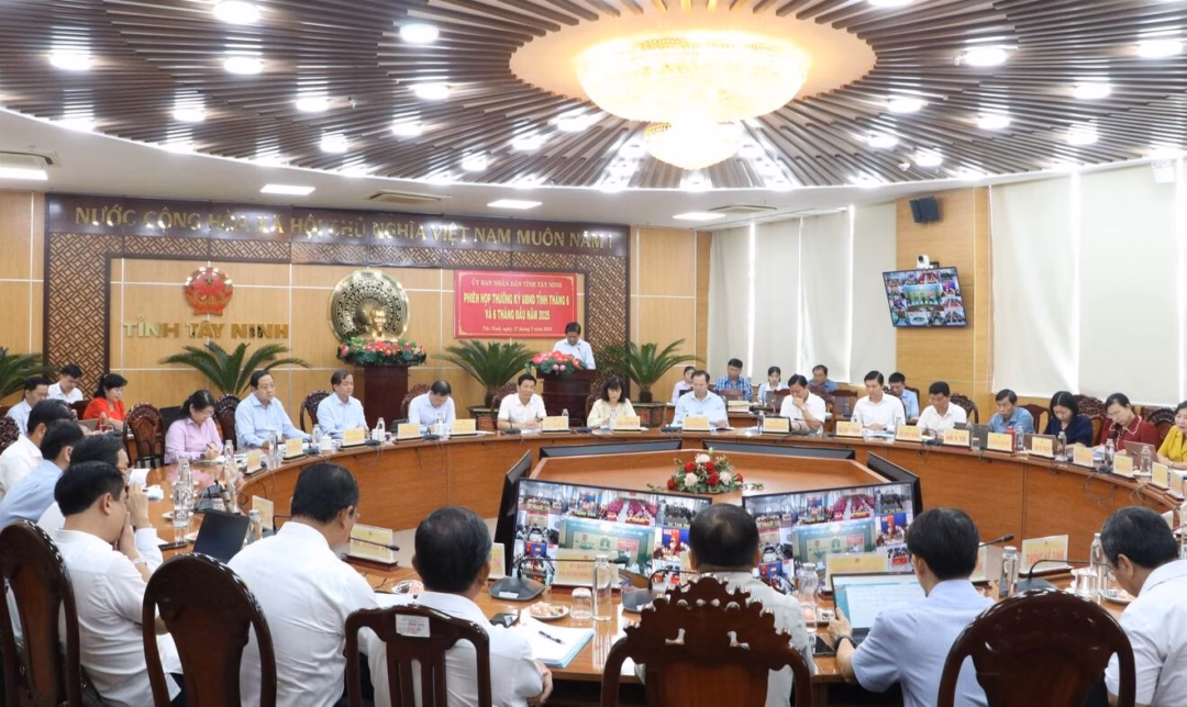 Tây Ninh: Tăng tốc giải ngân vốn đầu tư công và đảm bảo an sinh xã hội 6 tháng cuối năm Ông Nguyễn Văn Út Chủ tịch UBND tỉnh Tây Ninh phát biểu tại phiên họp. Ảnh: tayninh.gov.vn
